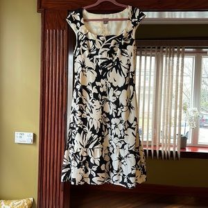 Black and white and Taylor size 14 dress